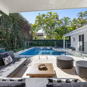 Family & Pet-friendly Luxury Near Hastings St , Noosa Heads Australia